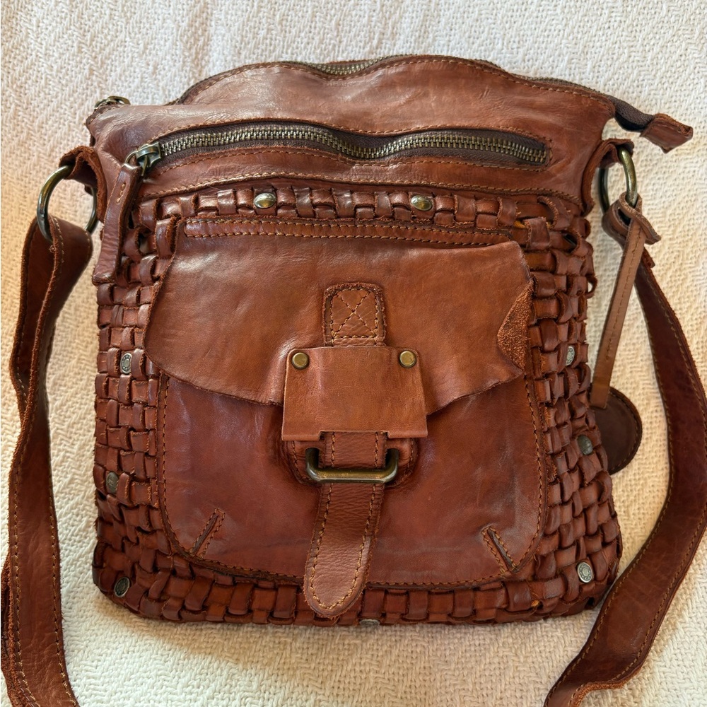 Beautifully distressed Harbor cognac leather crossbody bag…great everyday bag!
